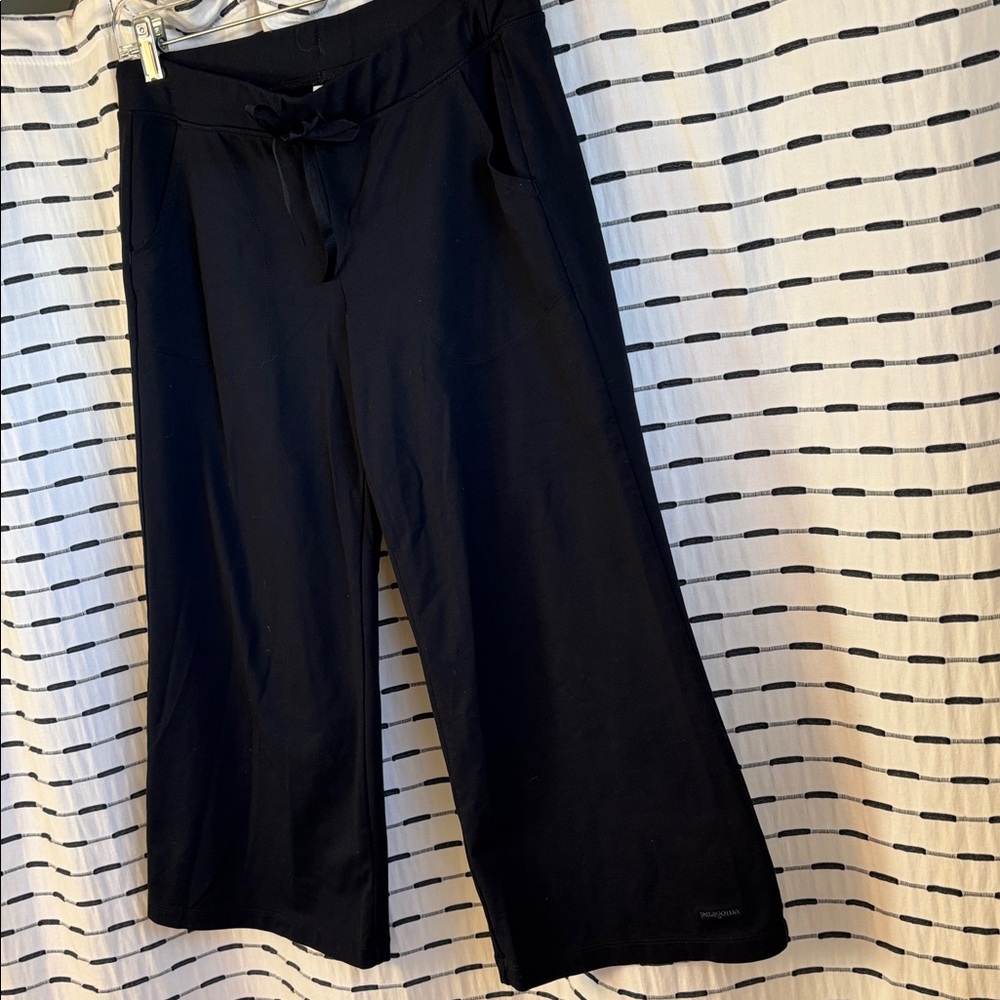 Patagonia Wide Leg Cropped Women's Black Pants Small